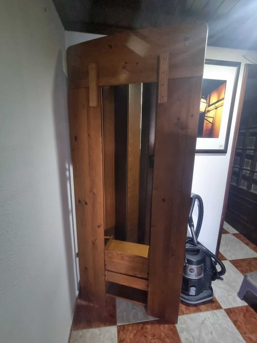 Móvel de entrada com cabide e gavetas