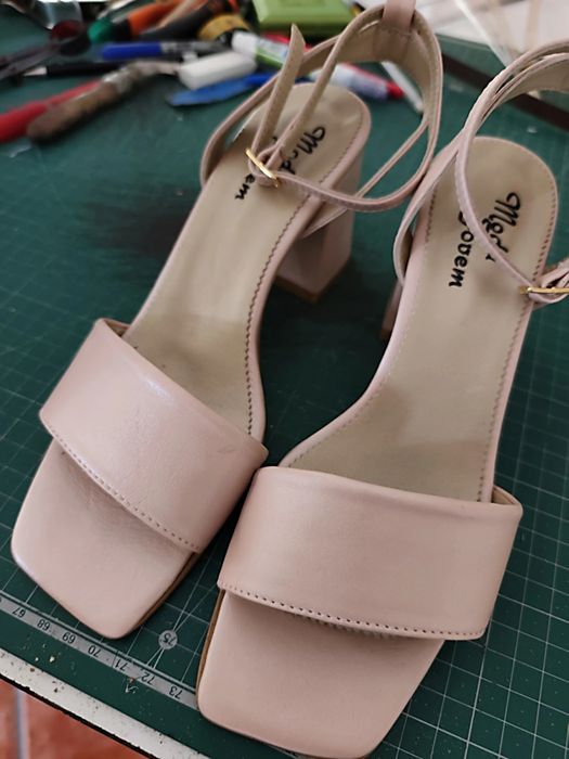 Sandálias em pele NOVAS