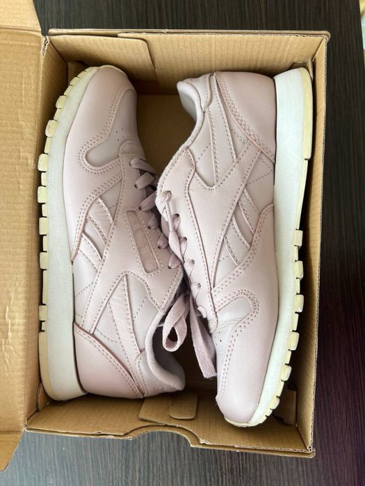 Продам оригинальные женские кроссовки Reebok