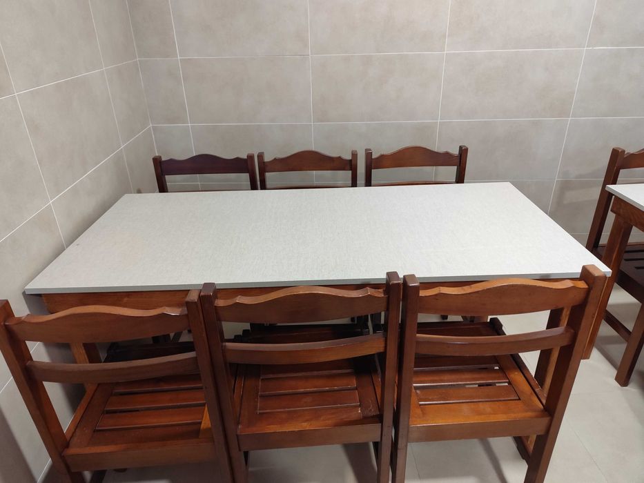 Liquidação mesas e cadeiras usadas