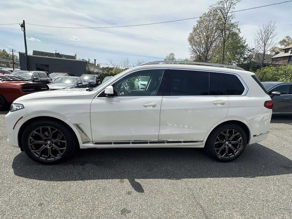 BMW X7      2020
