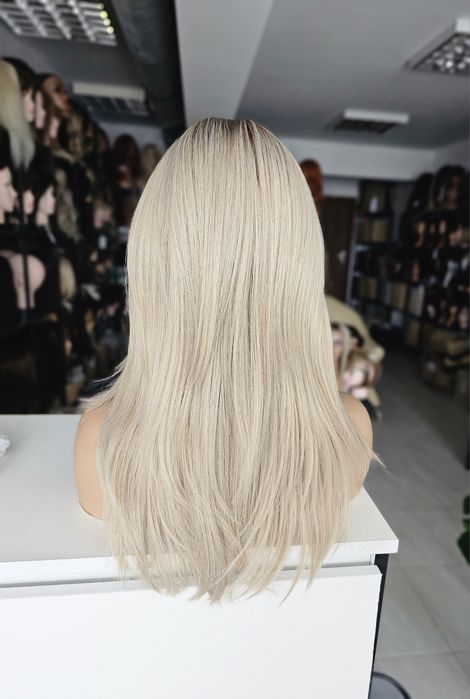 Peruka Premium Kim średnia jasny beżowy blond naturalny efekt