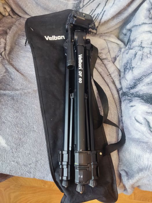 Штатив для фотоаппарата Velbon.