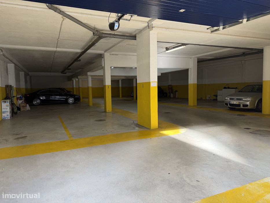 Garagem de 14m² em Paranhos com acesso fácil