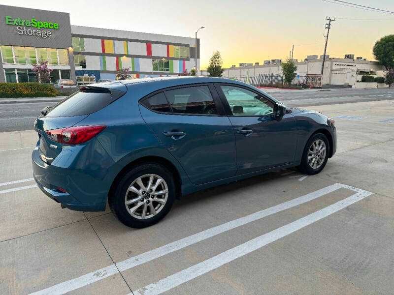 2017 Mazda 3 Sport