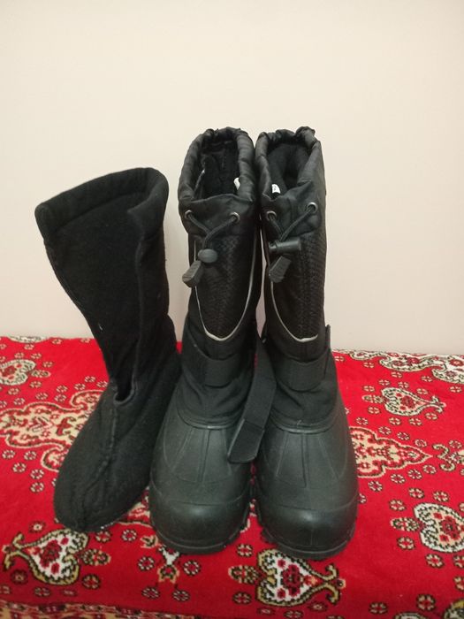 Продам зимові ботинки