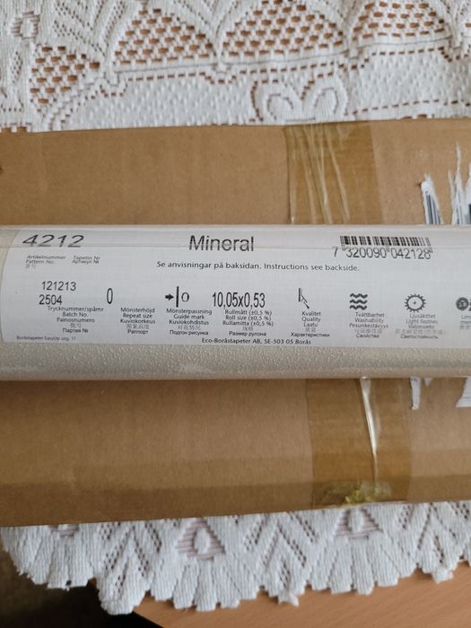 3 rolki kremowej tapety