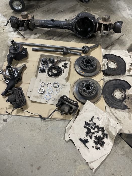 Лійка права  ліва Нісан патрол у 60 оригінал