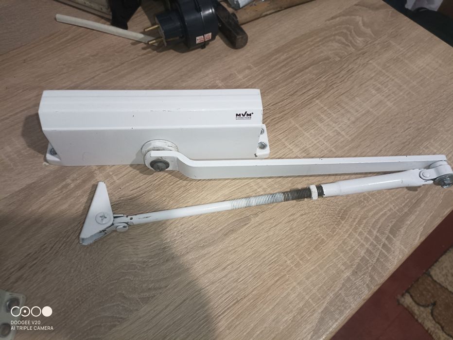 Доводчики для дверей (MVM,Apecs)