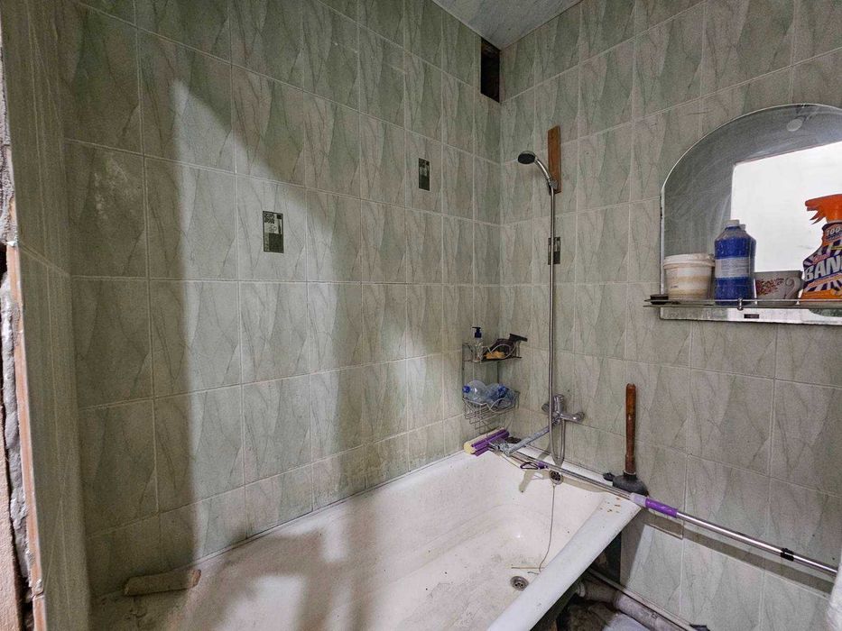 Продається чотирикімнатна квартира в районі Польової