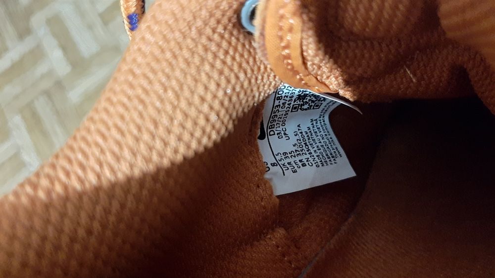 Оригінальні кросівки NIKE