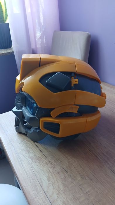 Kask z filmu bumblebee