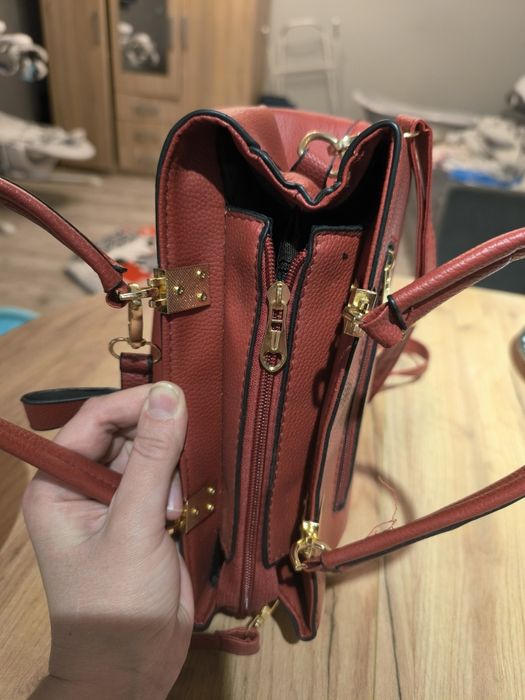 Czerwona średnia torebka