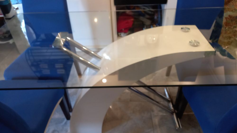 Mesa de jantar em vidro