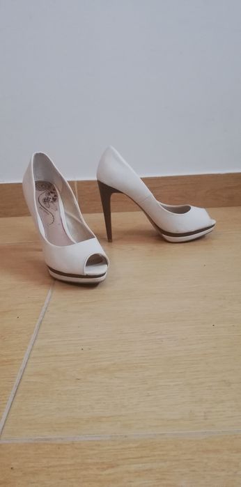 Sapatos diversos modelos