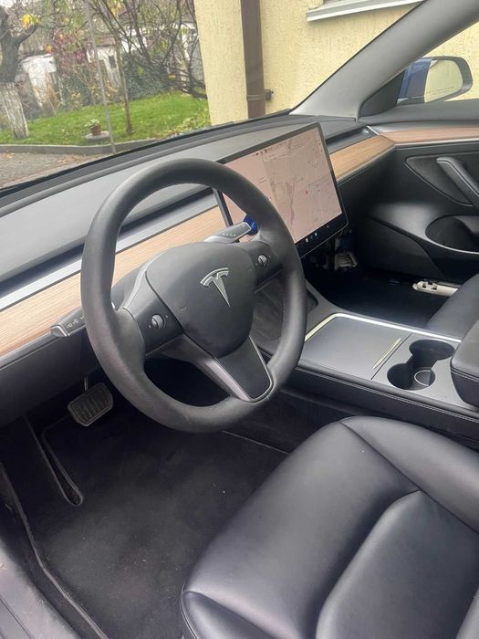 Продам авто Tesla model 3