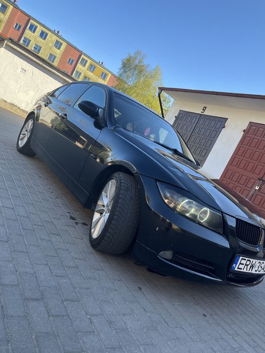 Sprzedam swoje BMW E90, rok 2005, 2.0 benzyna, automat.