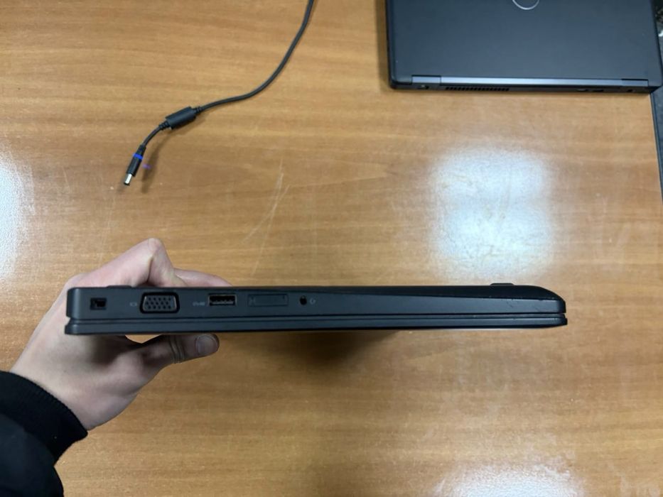 13. Latitude 5590 I7-8650U 32gb SSD m2 512  4 штуки