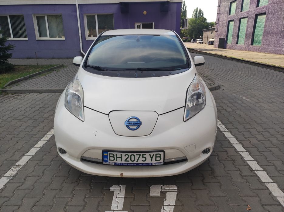 Nissan leaf 15 року
