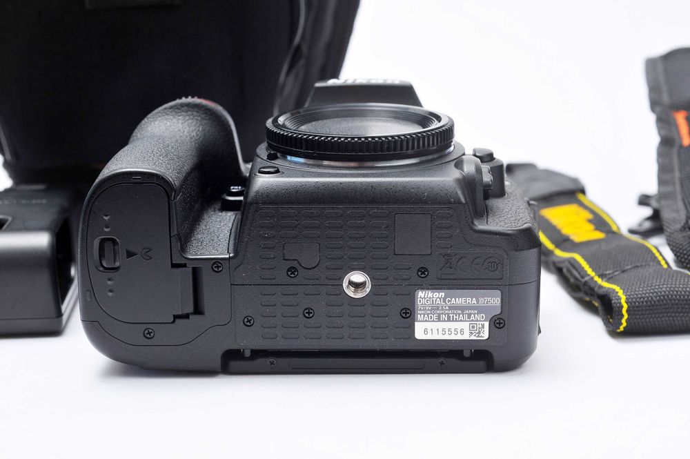 Nikon D7500 (seminova)