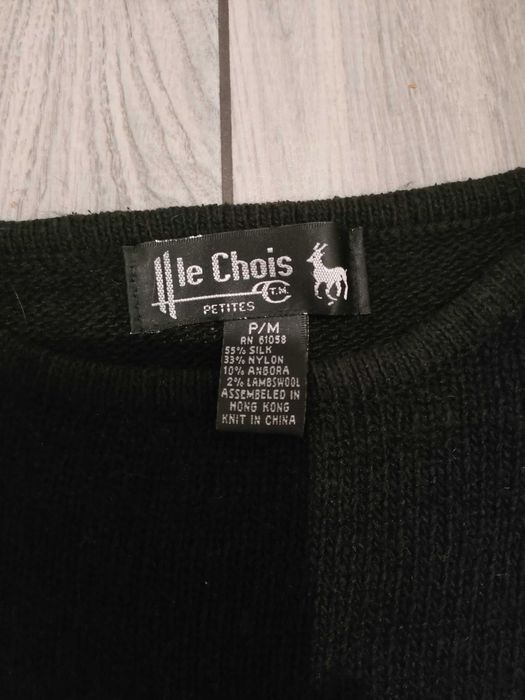 Sweter damski pięknie zdobiony cekinami