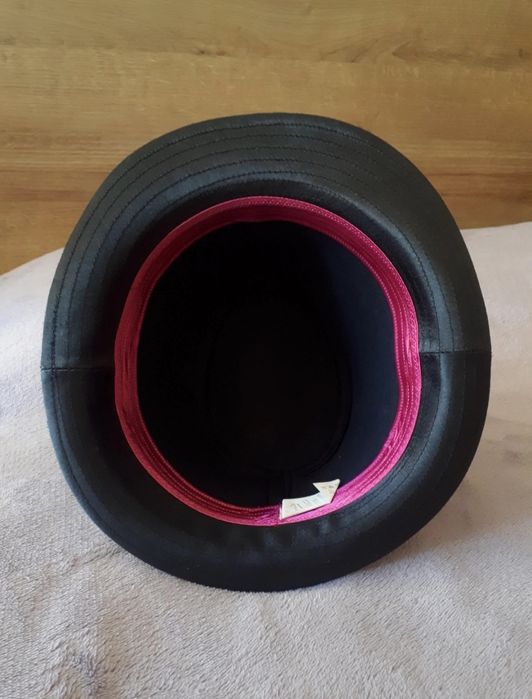 Chapéu Clássico preto de cetim