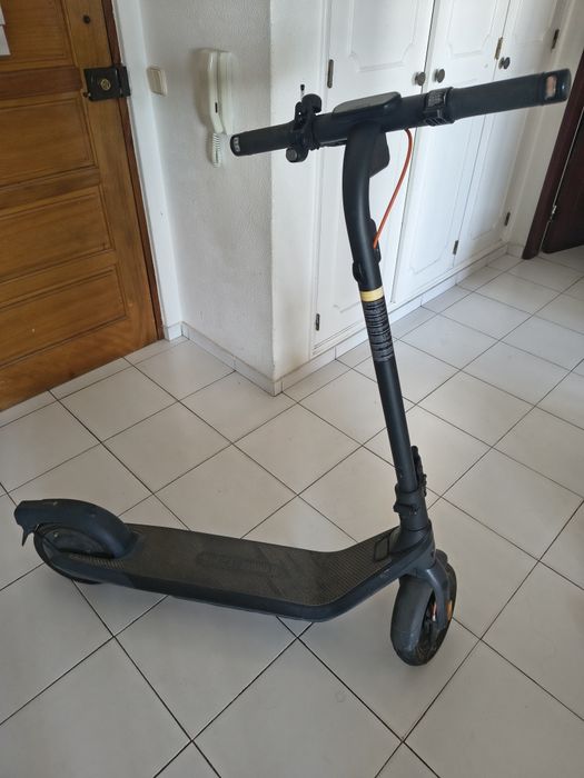 Segway Ninebot E2 Pro — Avariada (Para peças ou reparação)