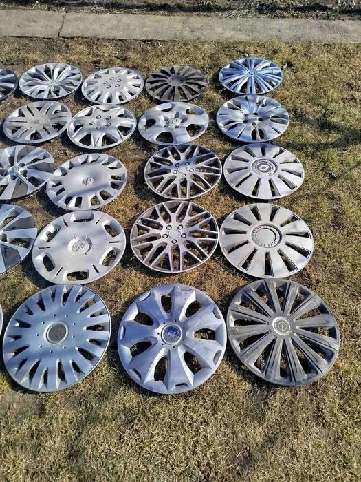 Продам авто колпаки б/у на р 16 и р17
