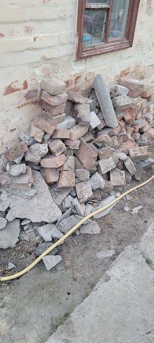 Віддам безкоштовно  половинки кірпича
