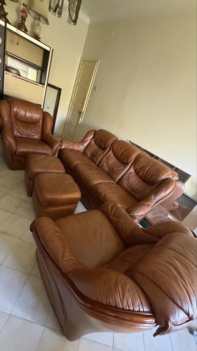 * 1 sofá de 3 lugares * 2 poltronas * 2 pufes