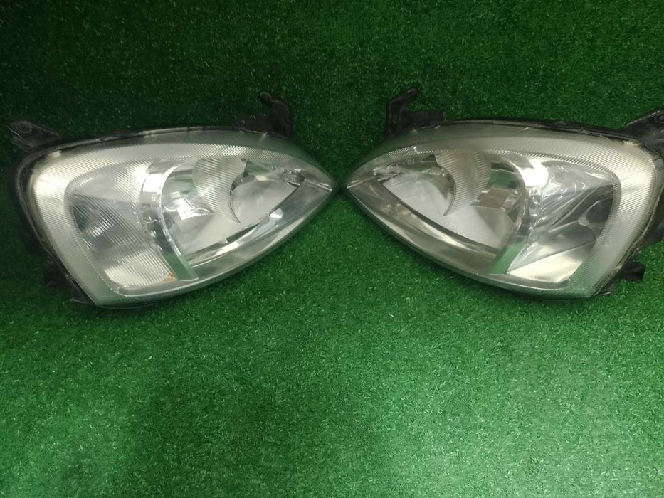 Opel Corsa C, EU, lampy przód prawa, lewa.