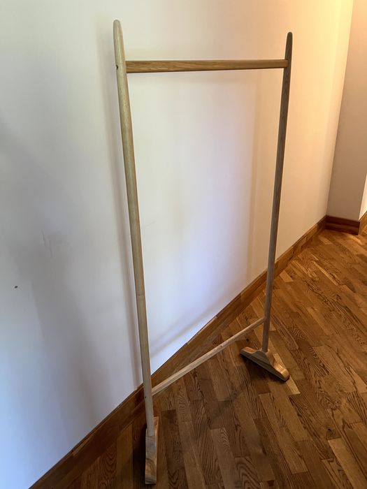 Wieszak na ubrania Zara Home drewniany wolnostojący