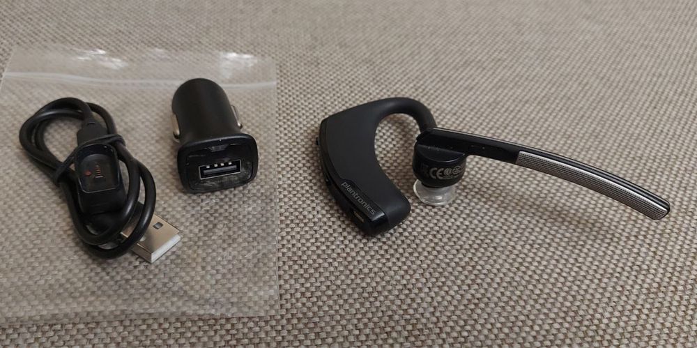 Беспроводная Bluetooth-гарнитура Plantronics
