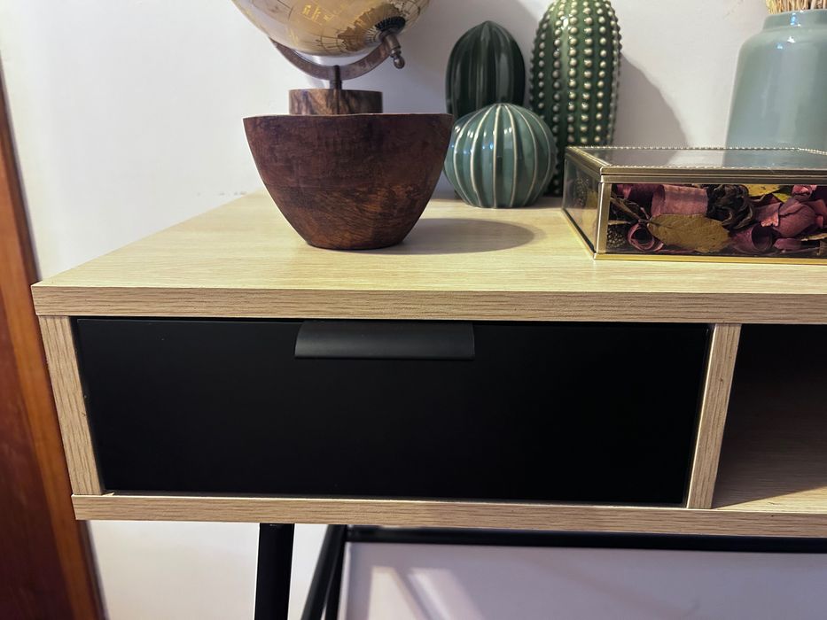 Consola de madeira com gavetas do HÔMA