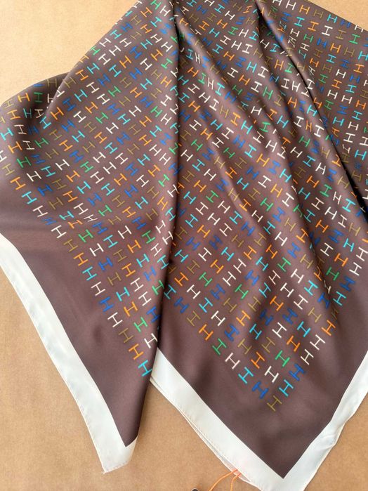Стильна жіноча хустка в стилі Hermès 90x90 см