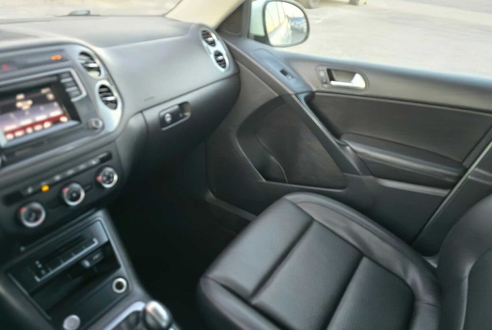 Volkswagen Tiguan S      2016