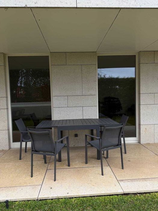 Mesa exterior aluminio SKLUM + 4 cadeiras textilene