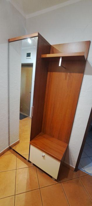 Szafa do przedpokoju z lustrem