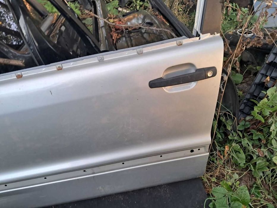 Передня ліва водійська дверка двері дверь Мерседес МЛ w163