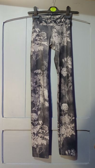 legginsy push up z motywem kwiatowym