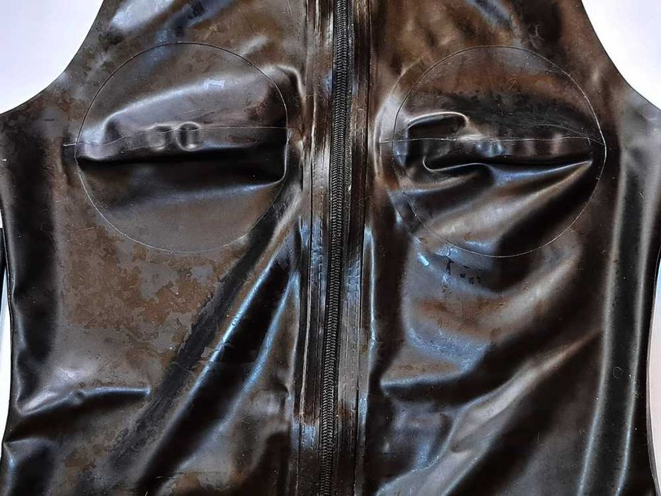 Czarny kombinezon latex 100% guma r. M/L