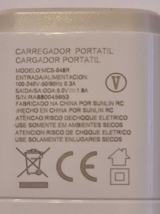 Carregadores Huawei e LG para telemóvel
