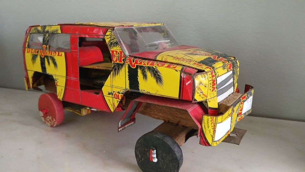 Carros de Brincar Artesanais em Lata – Origem Angola