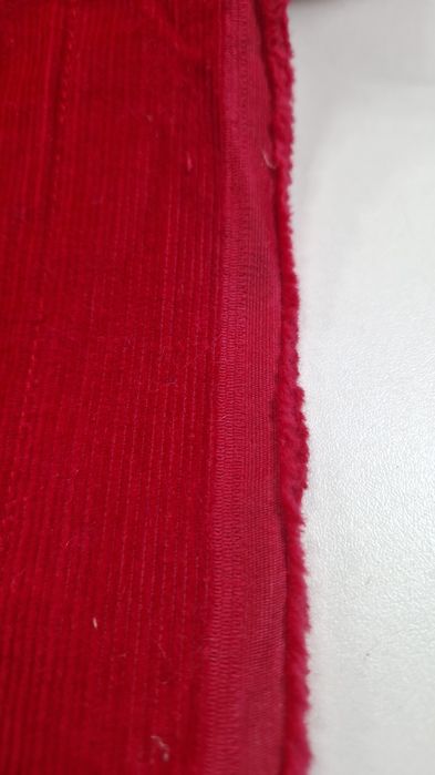 Sztruks czerwony na podszewce szer.152 cm.