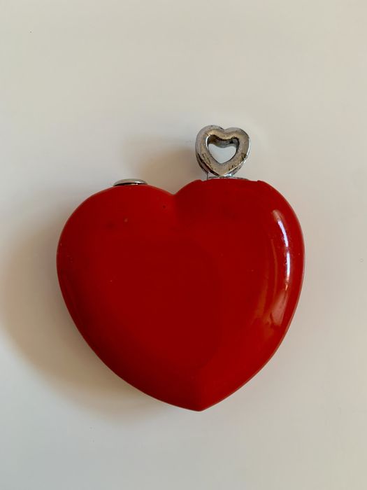 Isqueiro vermelho a gás - formato coração