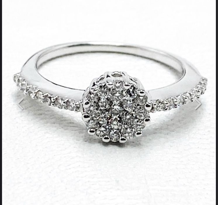 Прекрасное золотое кольцо с бриллиантами просто блеск 585 проба р15,8