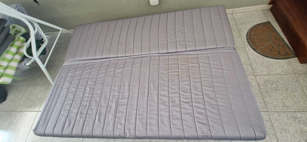 Sofá cama com arrumação