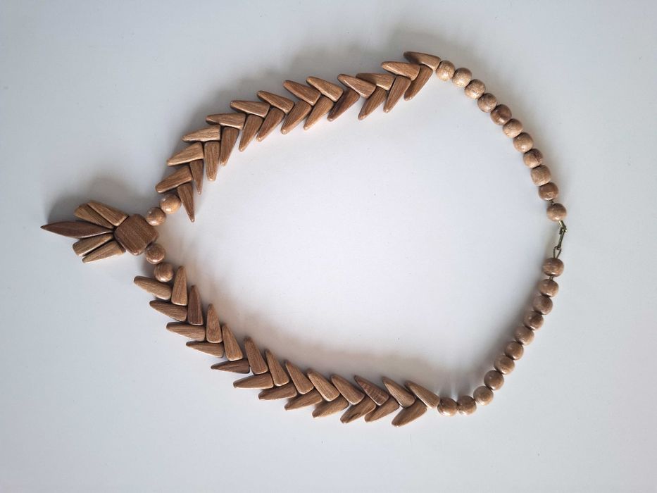 Geometryczny drewniany naszyjnik