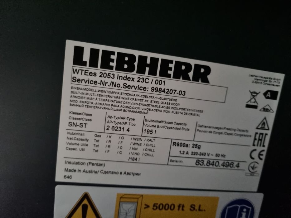 Lodowka chlodziarnia do wina Libherr