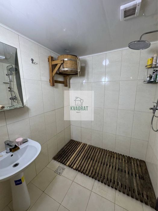 Продам стильний котедж в престижному районі міста